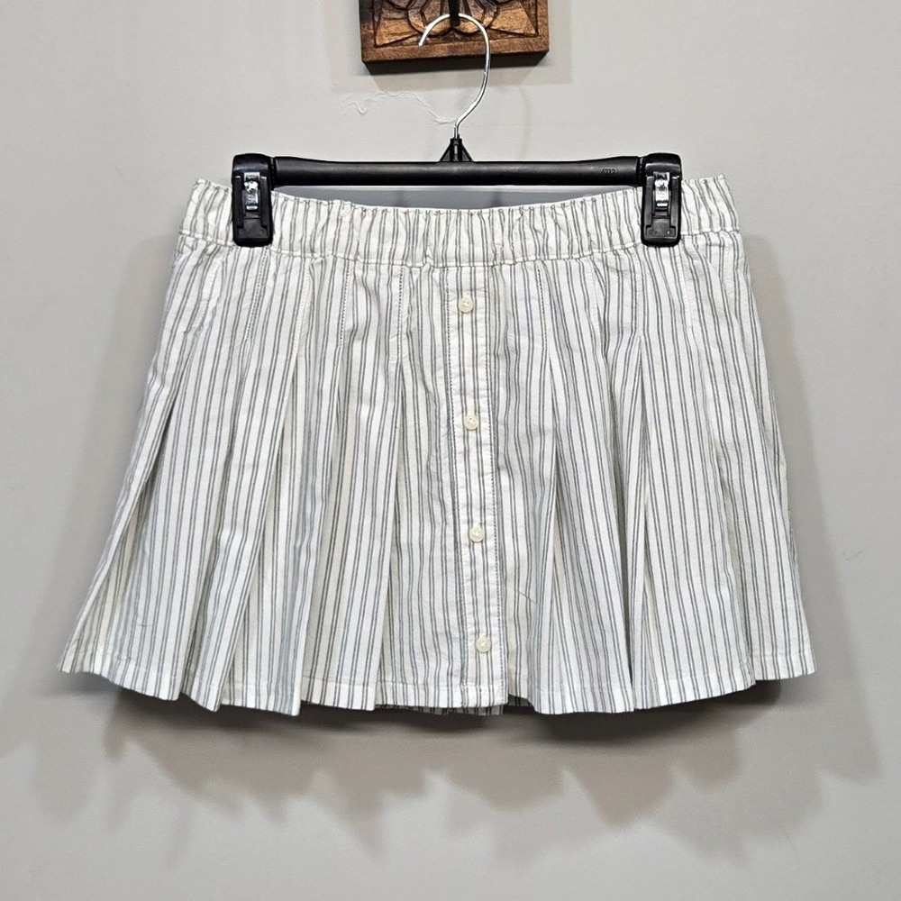 OFFLINE by Aerie Skort Medium White Blue Boxer Striped Pleated Tennis Preppy - Picture 1 of 9